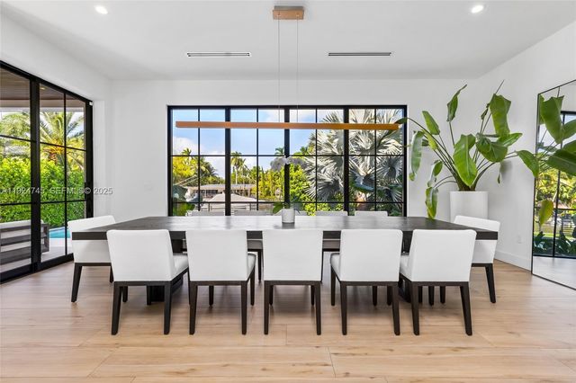 895 NE 76th St, Miami, FL 33138