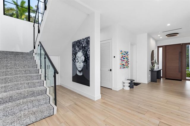 895 NE 76th St, Miami, FL 33138