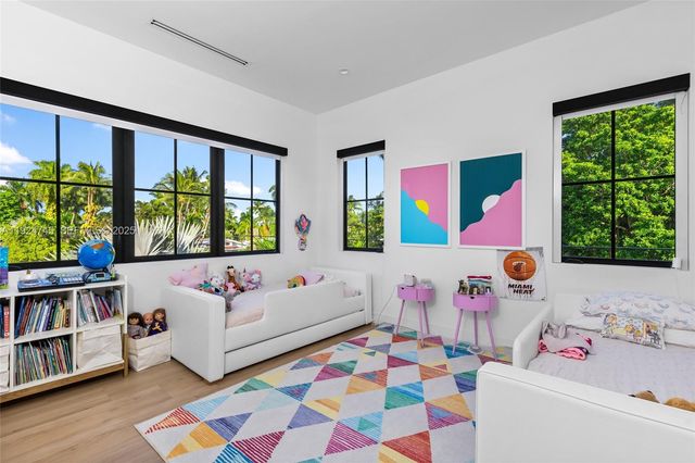 895 NE 76th St, Miami, FL 33138