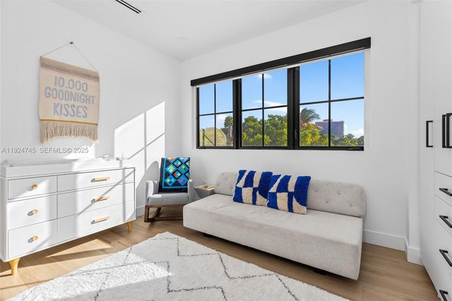 895 NE 76th St, Miami, FL 33138