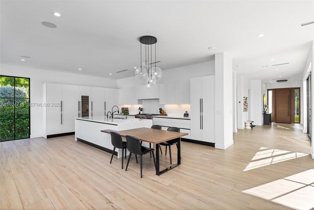 895 NE 76th St, Miami, FL 33138