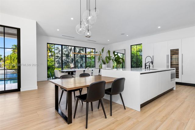 895 NE 76th St, Miami, FL 33138