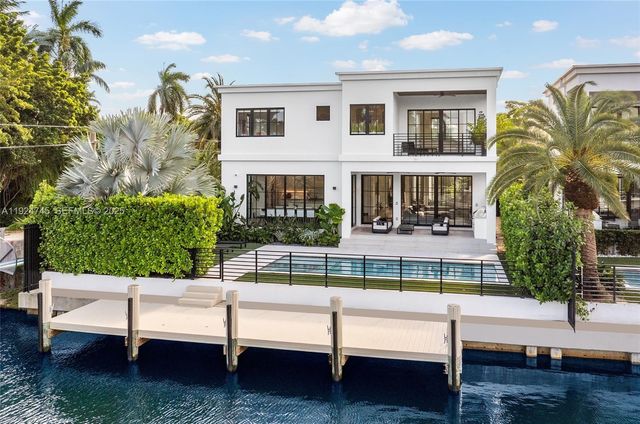 895 NE 76th St, Miami, FL 33138