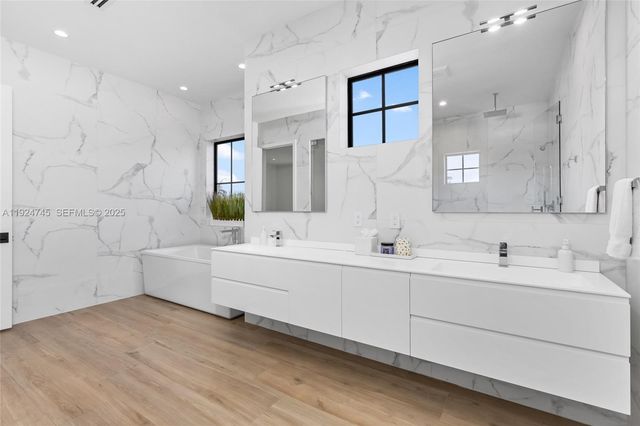 895 NE 76th St, Miami, FL 33138