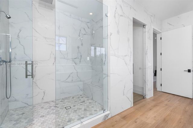 895 NE 76th St, Miami, FL 33138