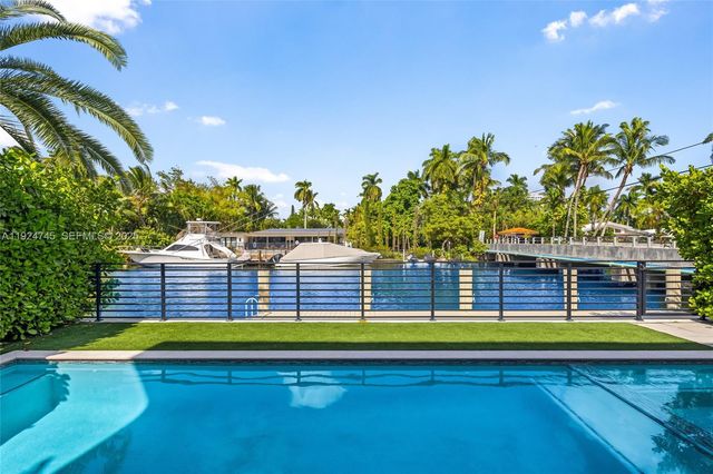 895 NE 76th St, Miami, FL 33138