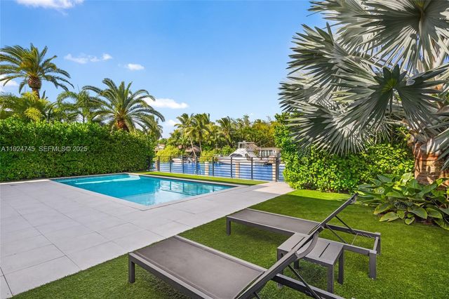 895 NE 76th St, Miami, FL 33138