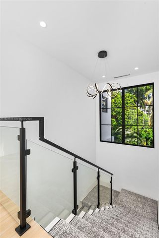 895 NE 76th St, Miami, FL 33138