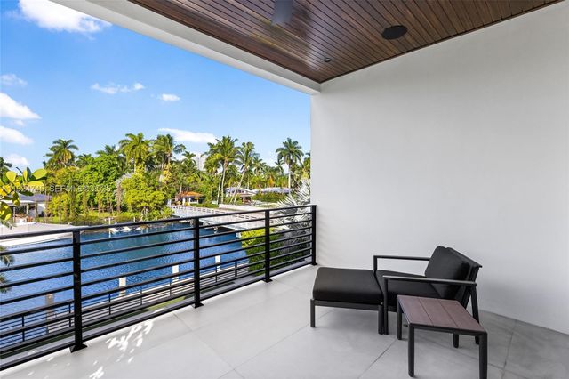 895 NE 76th St, Miami, FL 33138