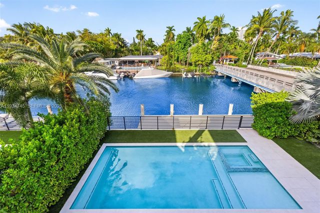 895 NE 76th St, Miami, FL 33138