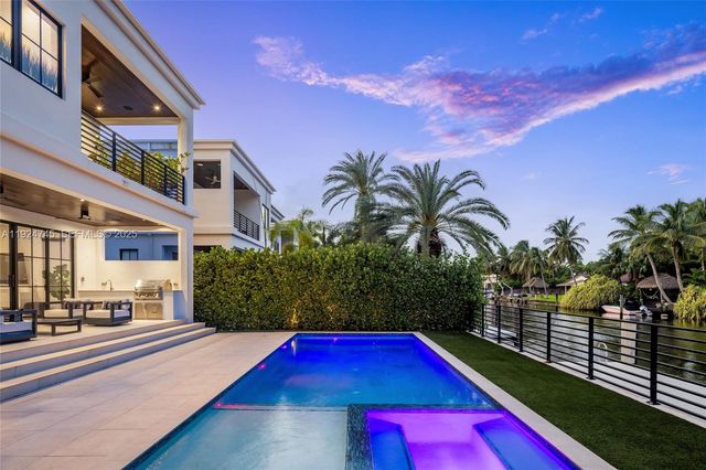 895 NE 76th St, Miami, FL 33138