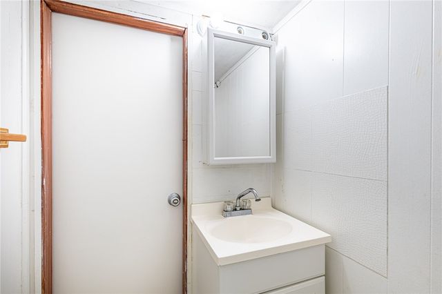 176 Glenbrook Road, Greece, NY 14616