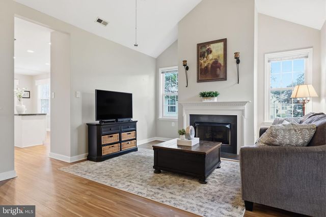 19 BLACK EYED SUSAN RD, Langhorne, PA 19047