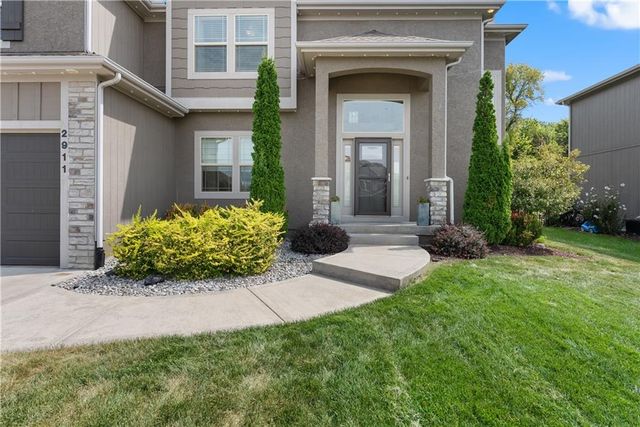 2911 SW Arthur Drive, Lee's Summit, MO 64082