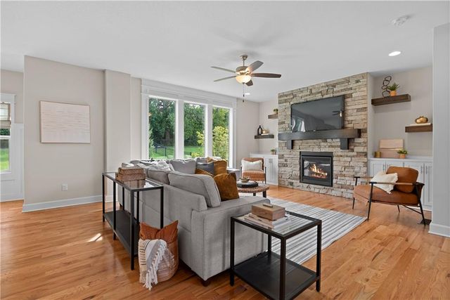 2911 SW Arthur Drive, Lee's Summit, MO 64082