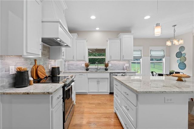 2911 SW Arthur Drive, Lee's Summit, MO 64082