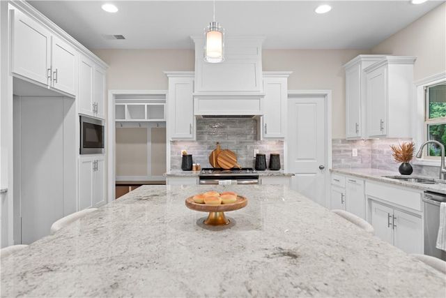 2911 SW Arthur Drive, Lee's Summit, MO 64082