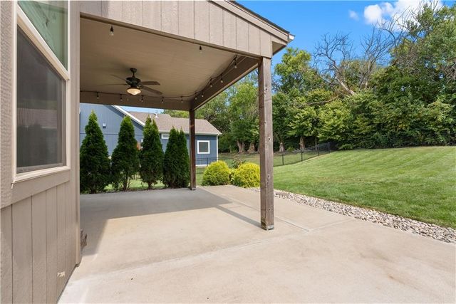 2911 SW Arthur Drive, Lee's Summit, MO 64082