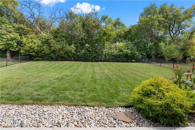 2911 SW Arthur Drive, Lee's Summit, MO 64082
