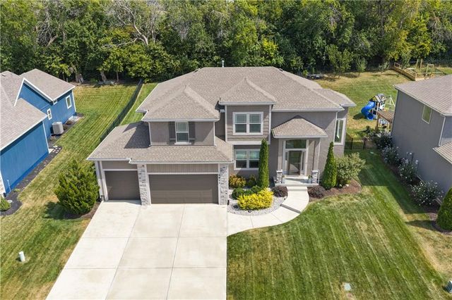 2911 SW Arthur Drive, Lee's Summit, MO 64082