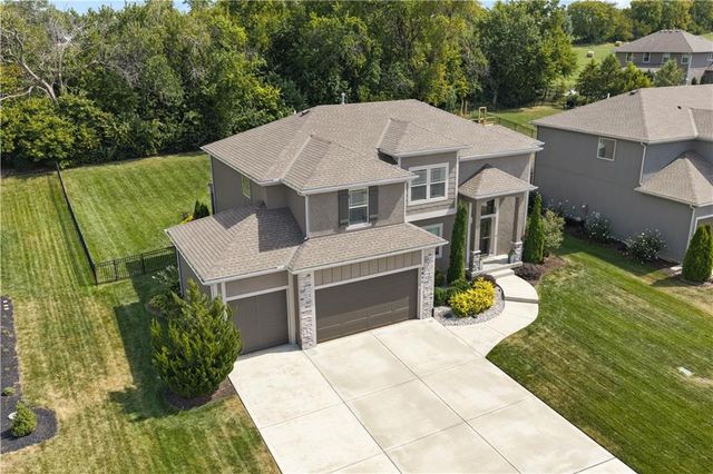 2911 SW Arthur Drive, Lee's Summit, MO 64082