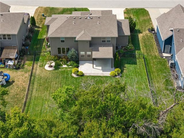 2911 SW Arthur Drive, Lee's Summit, MO 64082