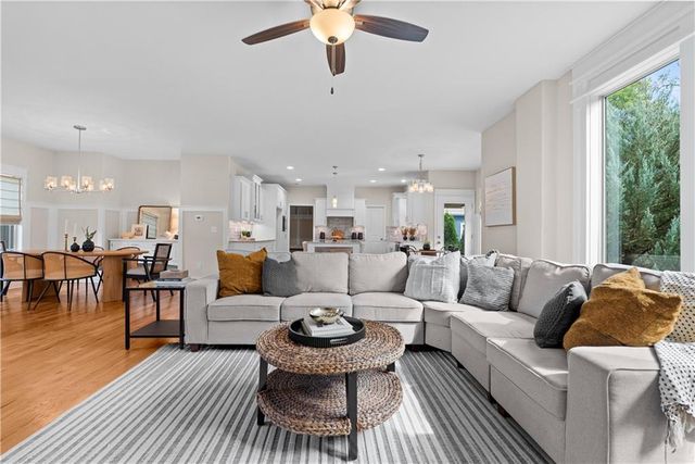 2911 SW Arthur Drive, Lee's Summit, MO 64082