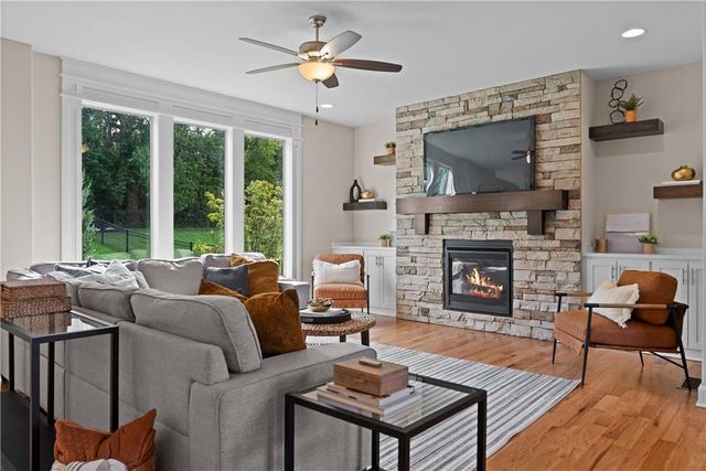 2911 SW Arthur Drive, Lee's Summit, MO 64082