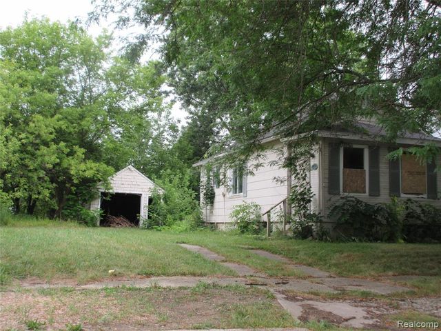 915 Stocker Avenue, Flint, MI 48503