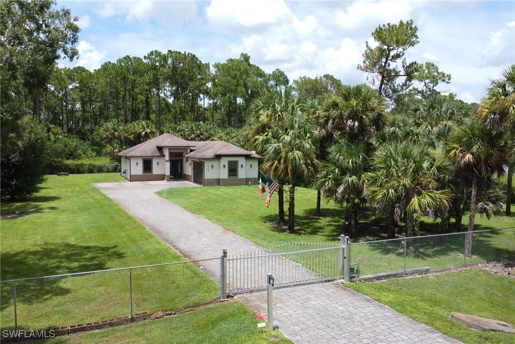 3735 32nd AVE SE, Naples, FL 34117
