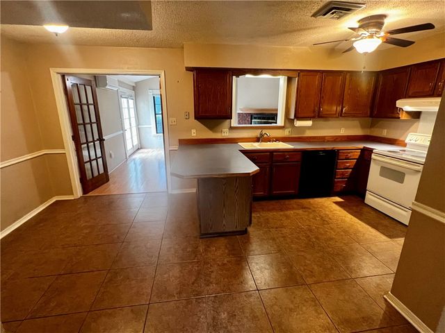 1123 W 19th Terrace, Russellville, AR 72801
