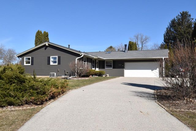 2940 Woodland COURT, Colgate, WI 53017