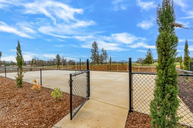 201 Bogey Lane, Eagle Point, OR 97524