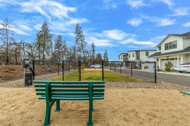 201 Bogey Lane, Eagle Point, OR 97524