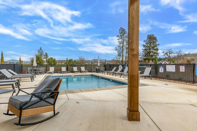 201 Bogey Lane, Eagle Point, OR 97524