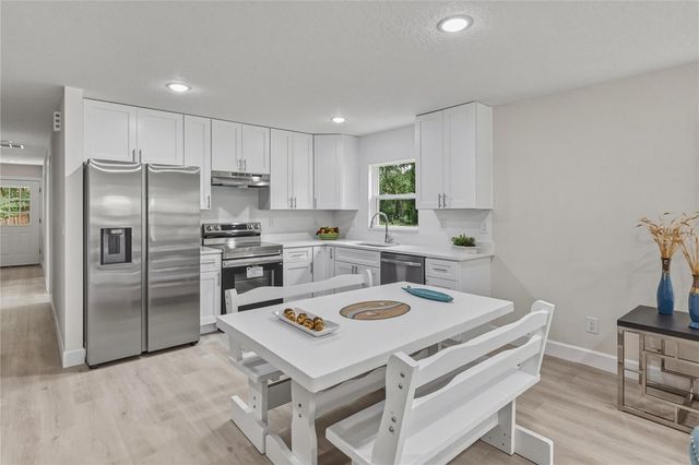520 W BERESFORD AVENUE, Deland, FL 32720