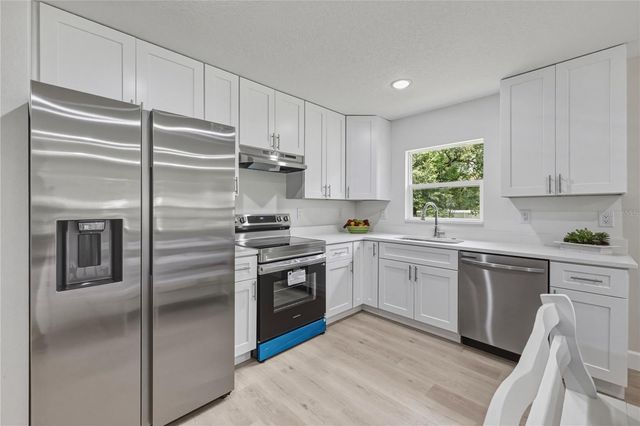 520 W BERESFORD AVENUE, Deland, FL 32720