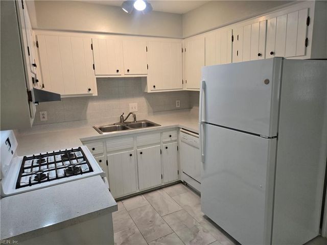 844 Lord Leighton DR, Virginia Beach, VA 23454