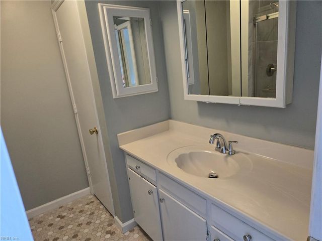 844 Lord Leighton DR, Virginia Beach, VA 23454