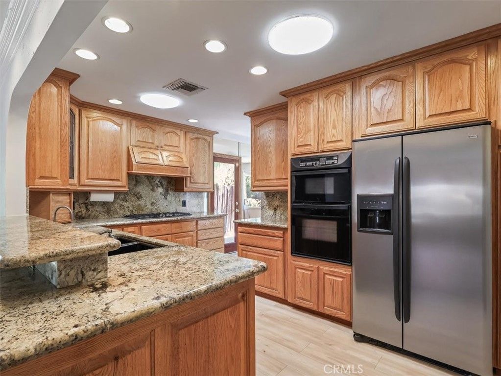 Image 12 of property listing at 6564 Cleomoore, West Hills, CA 91307
