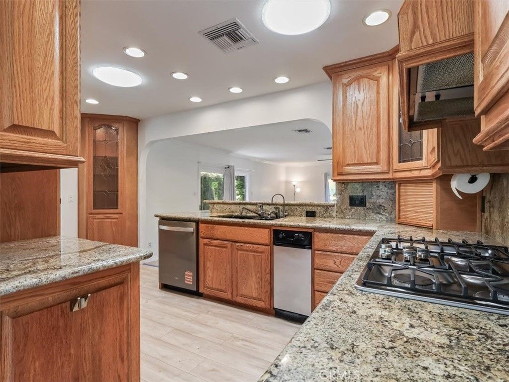 Image 13 of property listing at 6564 Cleomoore, West Hills, CA 91307