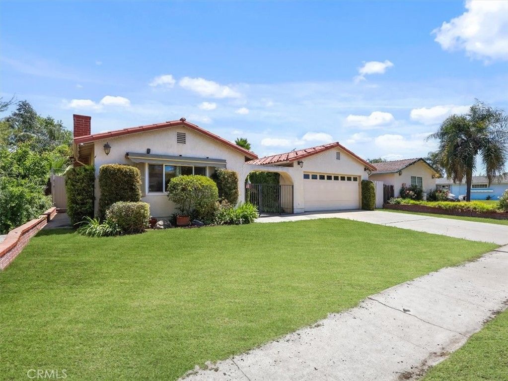 Image 2 of property listing at 6564 Cleomoore, West Hills, CA 91307
