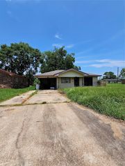 2190 Bourbon Street, Beaumont, TX 77705