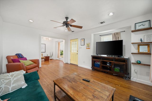 4029 Lovell Avenue, Fort Worth, TX 76107