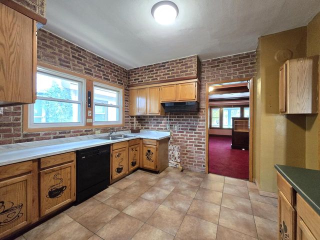 3626 N 16th STREET, Milwaukee, WI 53206