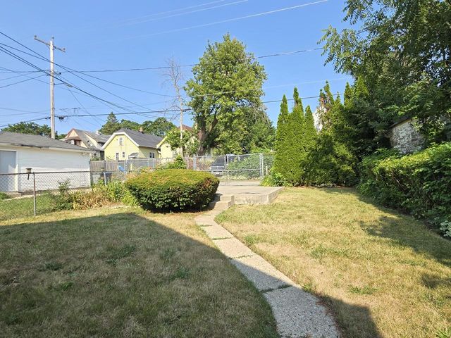 3626 N 16th STREET, Milwaukee, WI 53206