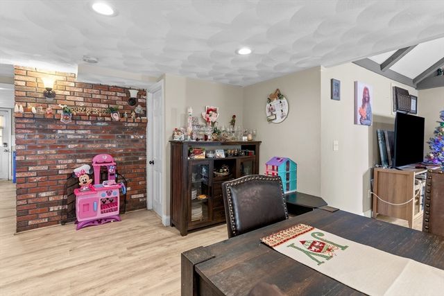 580 County St, Fall River, MA 02723