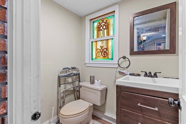 580 County St, Fall River, MA 02723