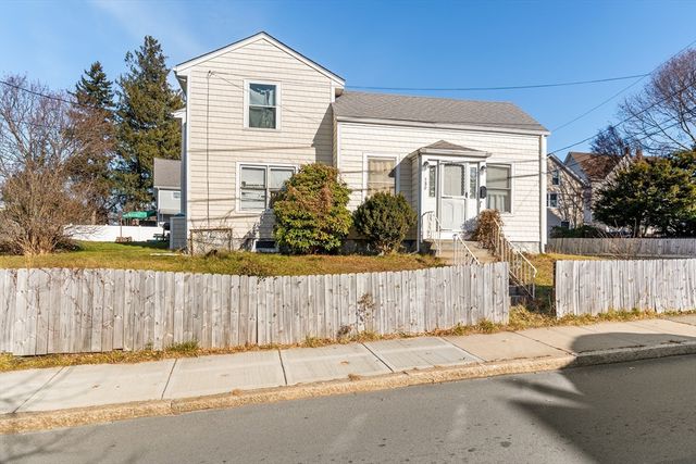 580 County St, Fall River, MA 02723