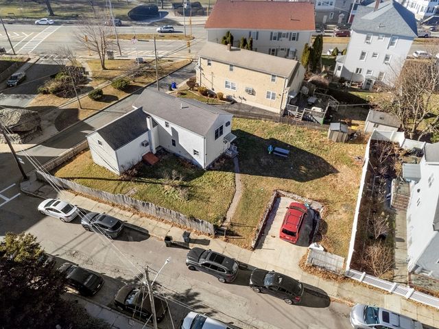 580 County St, Fall River, MA 02723